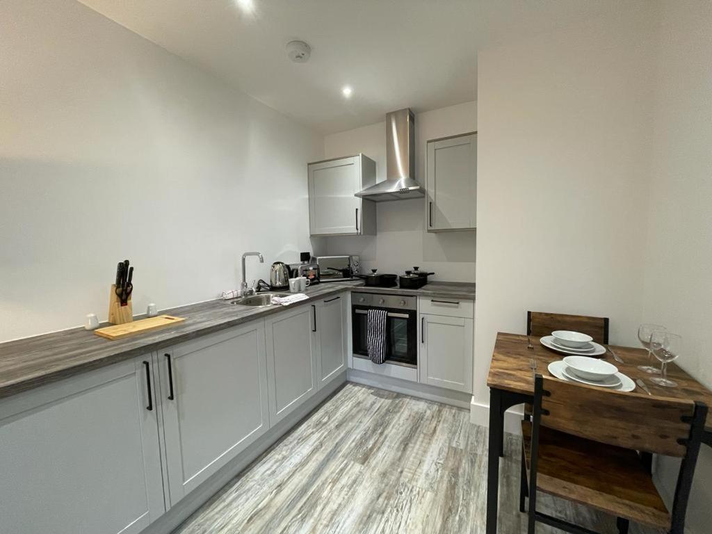 Kingsbridge Point - Cosy One Bed Apartments Near Town Centre, Swindon Buitenkant foto