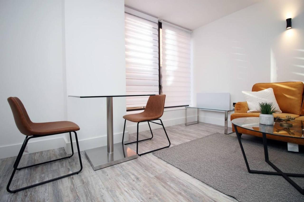 Kingsbridge Point - Cosy One Bed Apartments Near Town Centre, Swindon Buitenkant foto