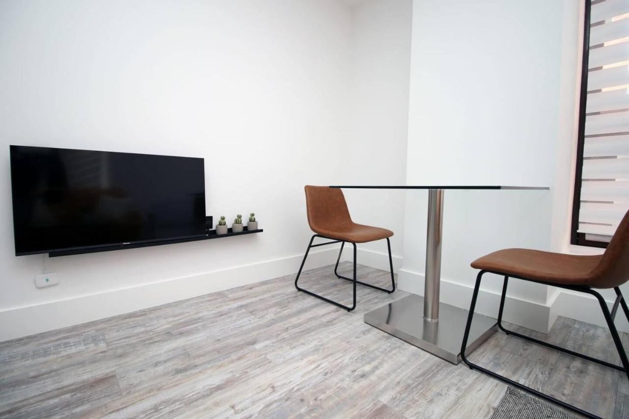 Kingsbridge Point - Cosy One Bed Apartments Near Town Centre, Swindon Buitenkant foto